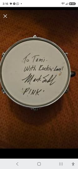 Snare drum 5x14, great sound, autographed.