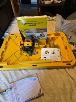 Top Race 3-1 RemotevControl Battery Powered DIY Construction Trucks Set