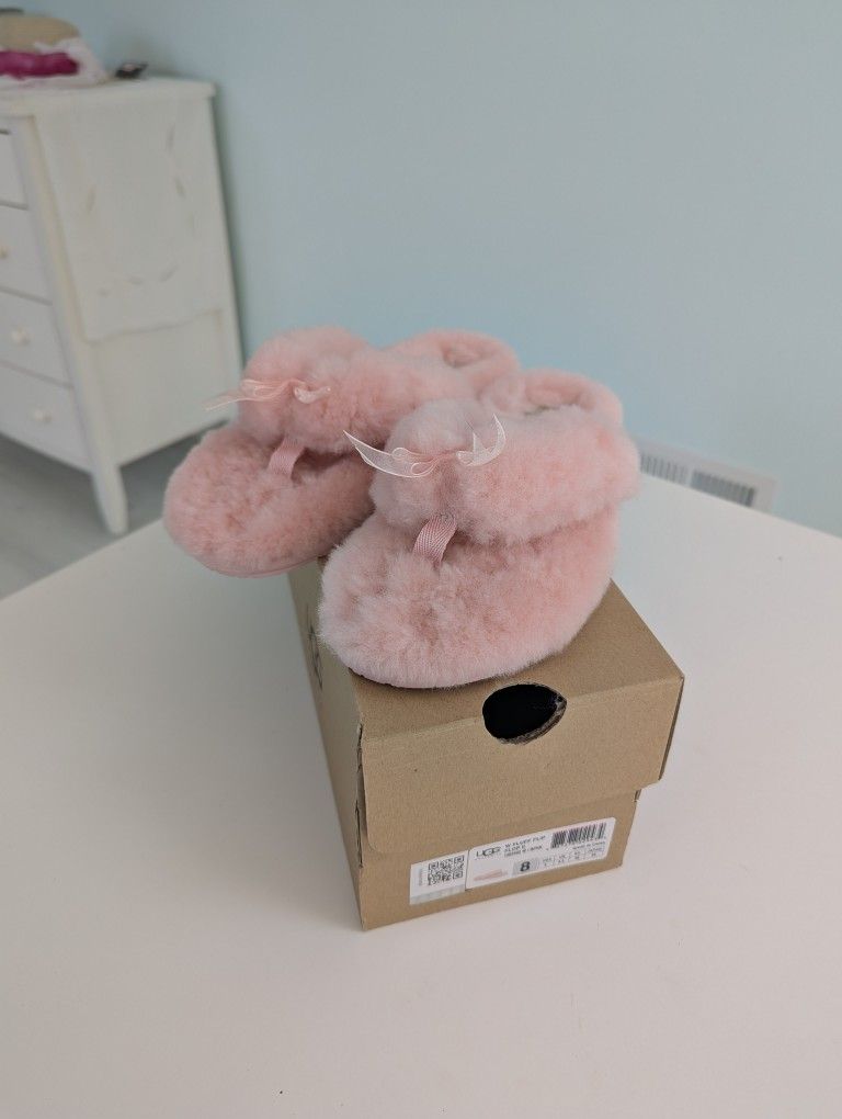 New Pink UGG Slippers Size 8