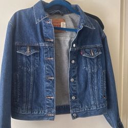 Levis Jacket Size Mediun 