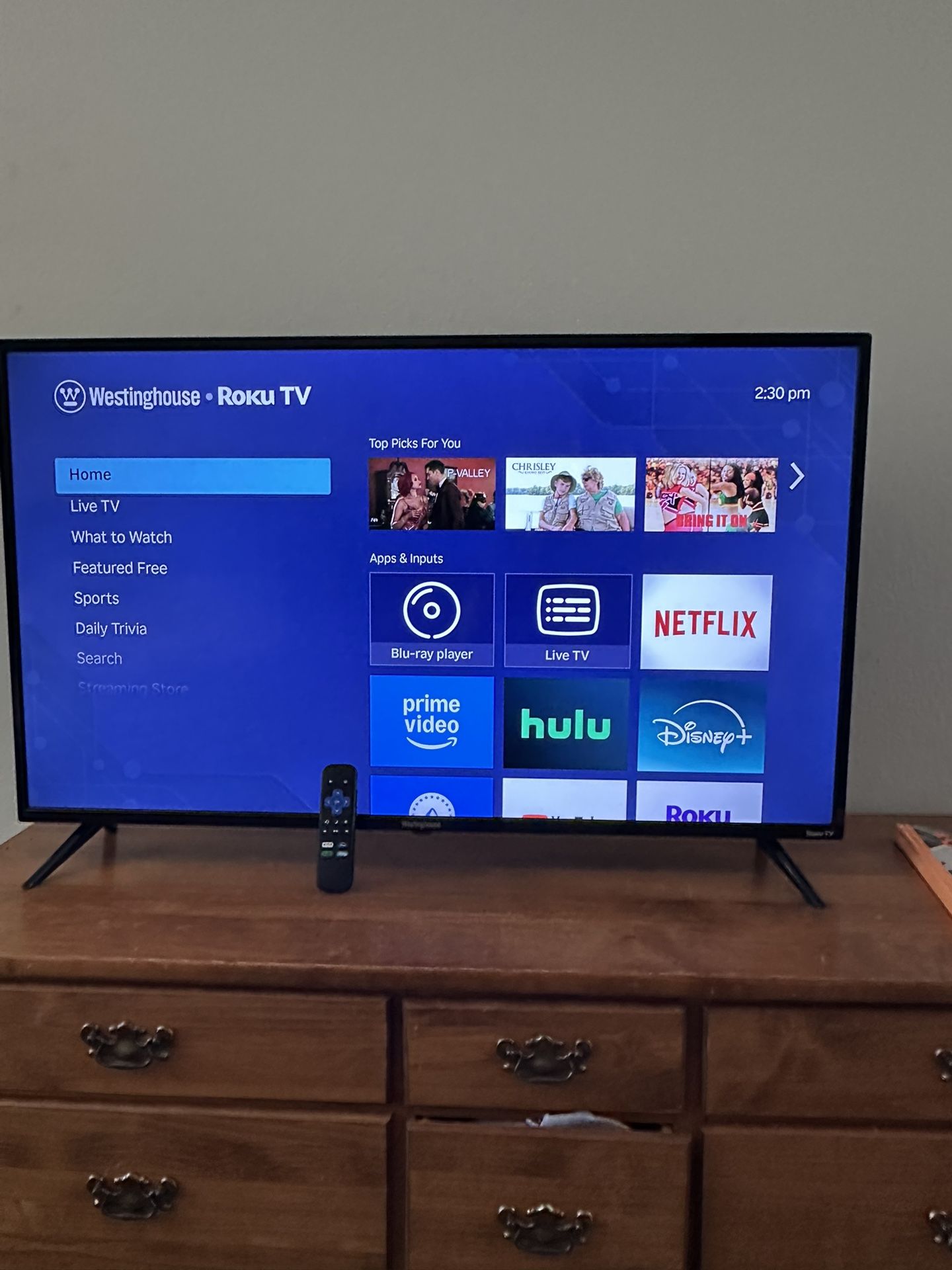 43” Class 4K Ultra HD Smart LED TV Roku Westinghouse TV
