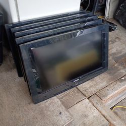 Lot Of 5 Identical 32" Samsung Flat screens