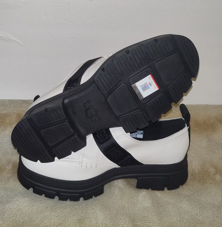 UGG Women's Ashton ShoesWhite/Black s/n 1132994Women's Sz 9