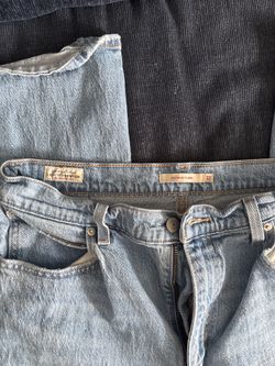 Levi’s Premium 70s High Flare Jeans – Light Wash – Size 32 × 30 Inseam – Excellent Condition