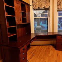 1 DAY LISTING Beautiful Wood Desk Lots Of Storage