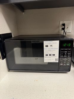 Black Countertop Microwave