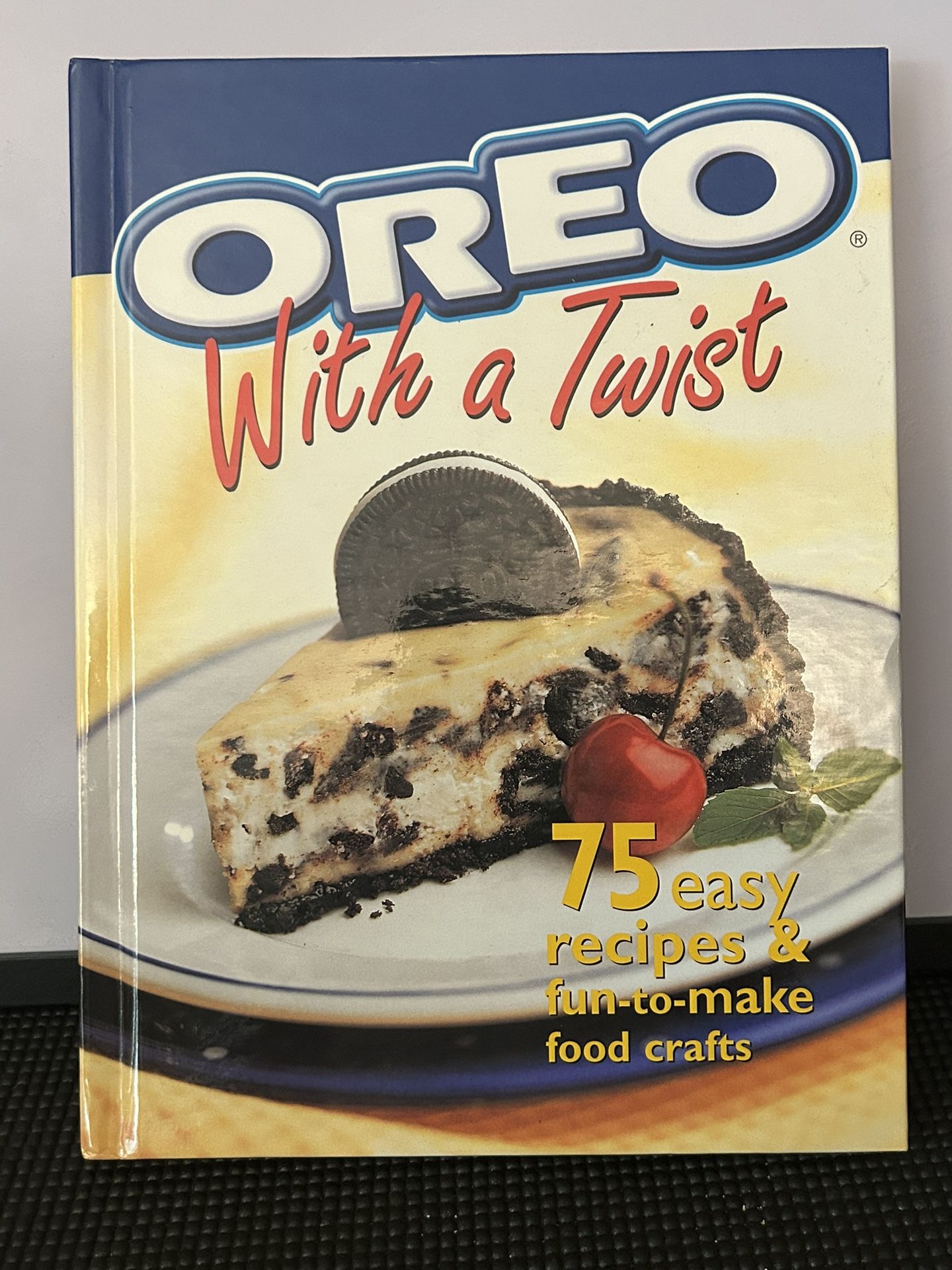 Oreo With A Twist “75 Easy Recipes & Fun To Make Food Crafts” HC Exc. Condition 