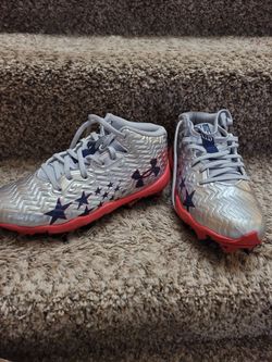 Kids youth football shoes size 4