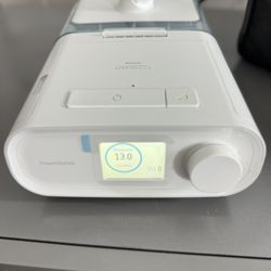 Philips Respironics DreamStation W/ heated humidifier and Bag