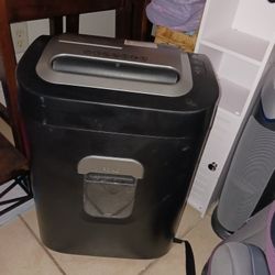 ROYAL 1620 PORTABLE PAPER SHREDDER THIS ON MACARI USED 160 SELL 60 FIRM FINAL ....uses Up To 16 Sheets At A Time