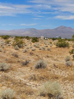 Hello! Thank you for your interest. Here are the details of the property:
📍 Location: Ridgecrest, CA
📐 Size: 2.45 acres
🏡 Zoning: Residential (Mob