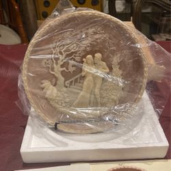 Collector Cameo Plate “the Kiss”