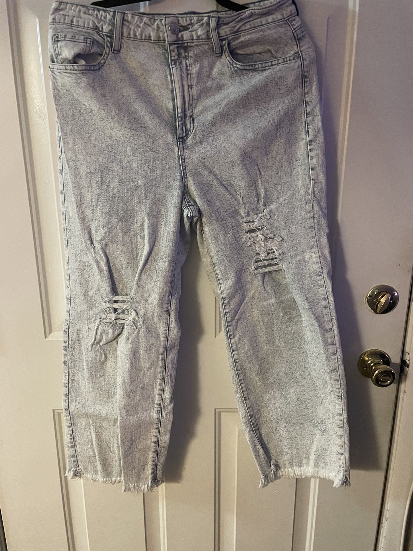 10. PANTALONES Y 2  JACKET