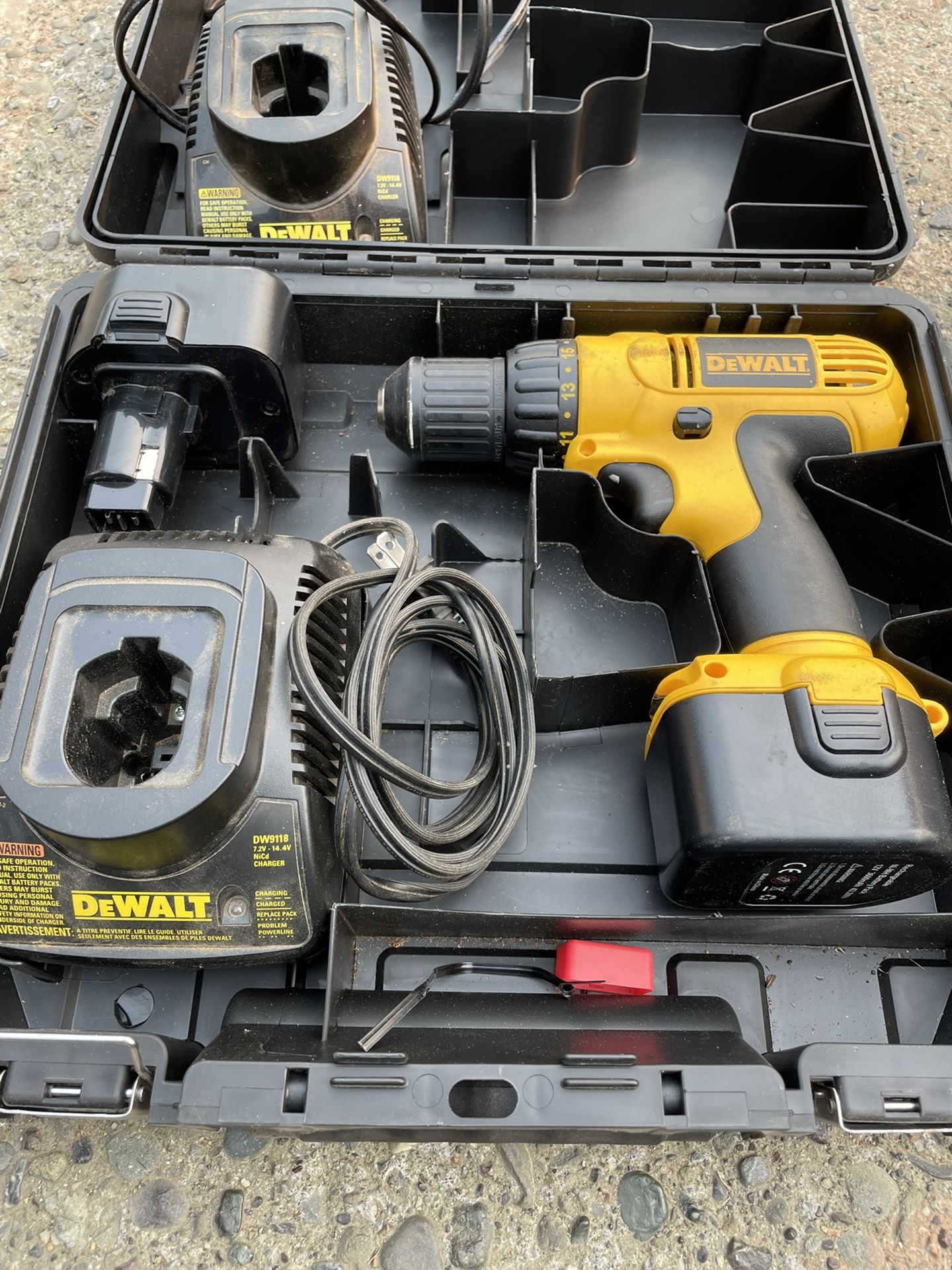 DeWalt drill Set With Extra battery Charger