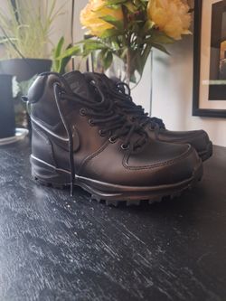 Nike Manoa (Kids Size 5.5)