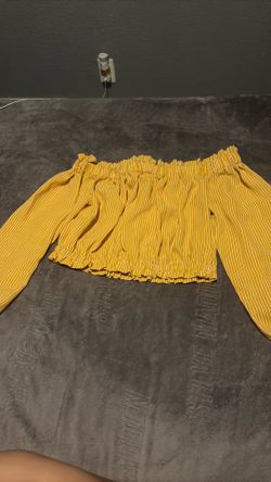 Yellow long sleeve crop top, large