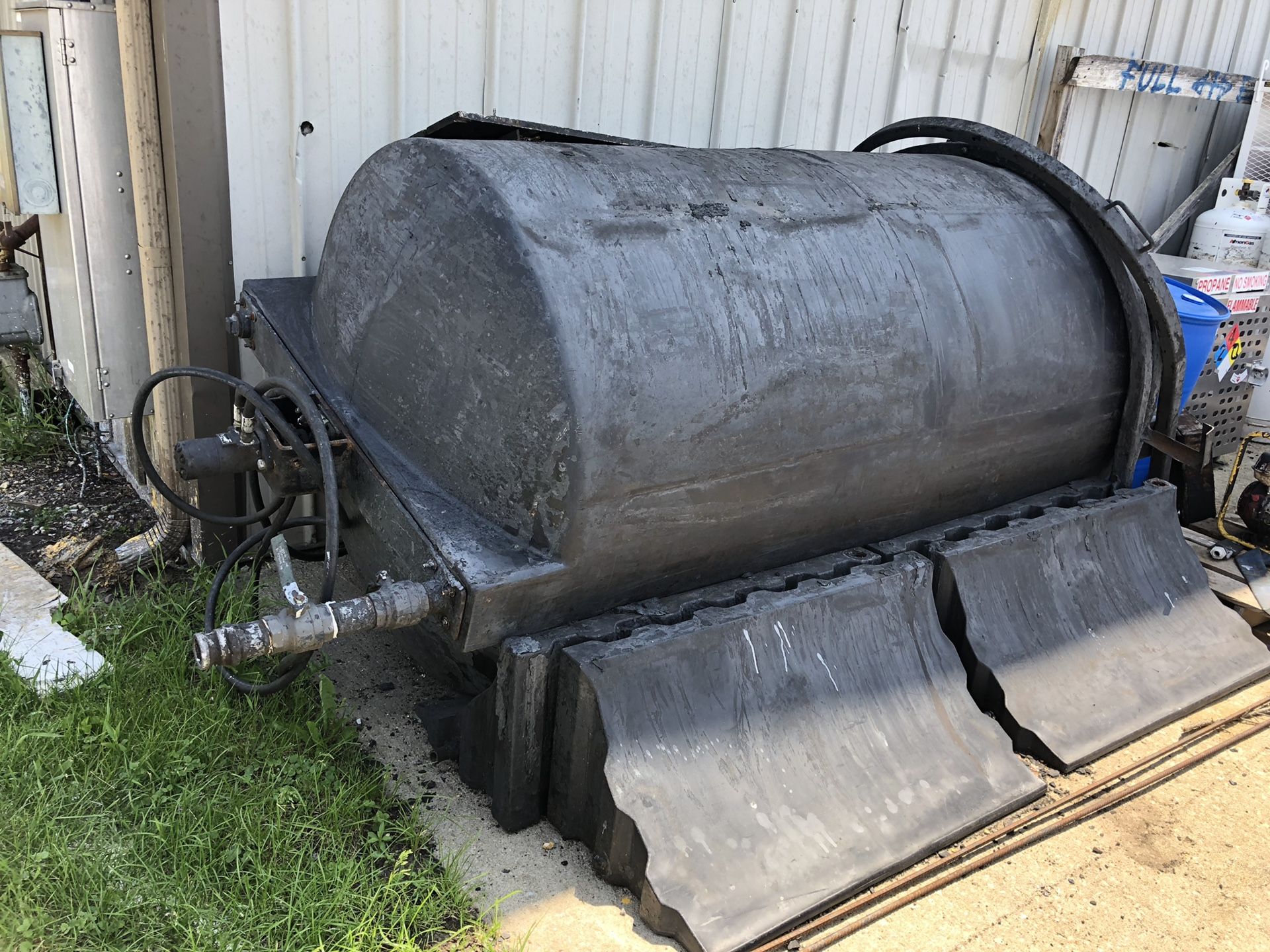 750 gallon Sealcoat tank for Sale in Naperville, IL OfferUp