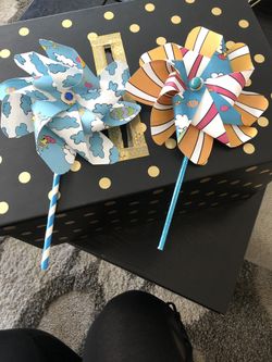 Dr Seuss theme pinwheel decor