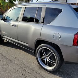 Jeep Compass, Low Miles, 4 Cylinder Gas Saver, Clean Title, Smogged, Registered, 20" Rims, Runs Great 
