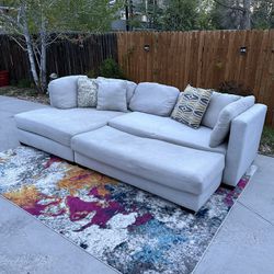 🚚 FREE DELIVERY ! Beautiful White Sectional Couch