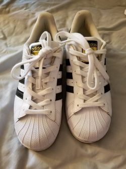 Adidas shell toe sz 6 womens