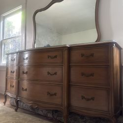 Gorgeous Vintage French Provincial Style Bedroom Set By Drexel 
