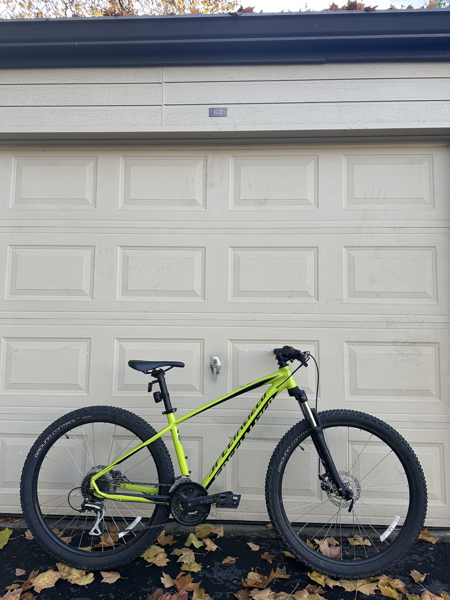 Specialized Pitch Sport Mountain Bike – Medium Frame - 27.5 wheels Bicycle Trail