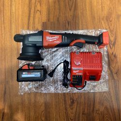 New Milwaukee M18 Fuel 15mm 5”. 8 - Speed Random Orbital Polisher 2684-20 (1) M18 High Output XC 6.0 Amp Battery & (1)M18/M12 Charger 