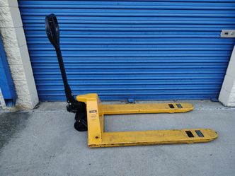 Pallet Jack ULINE 5500 lb capacity excellent working condition