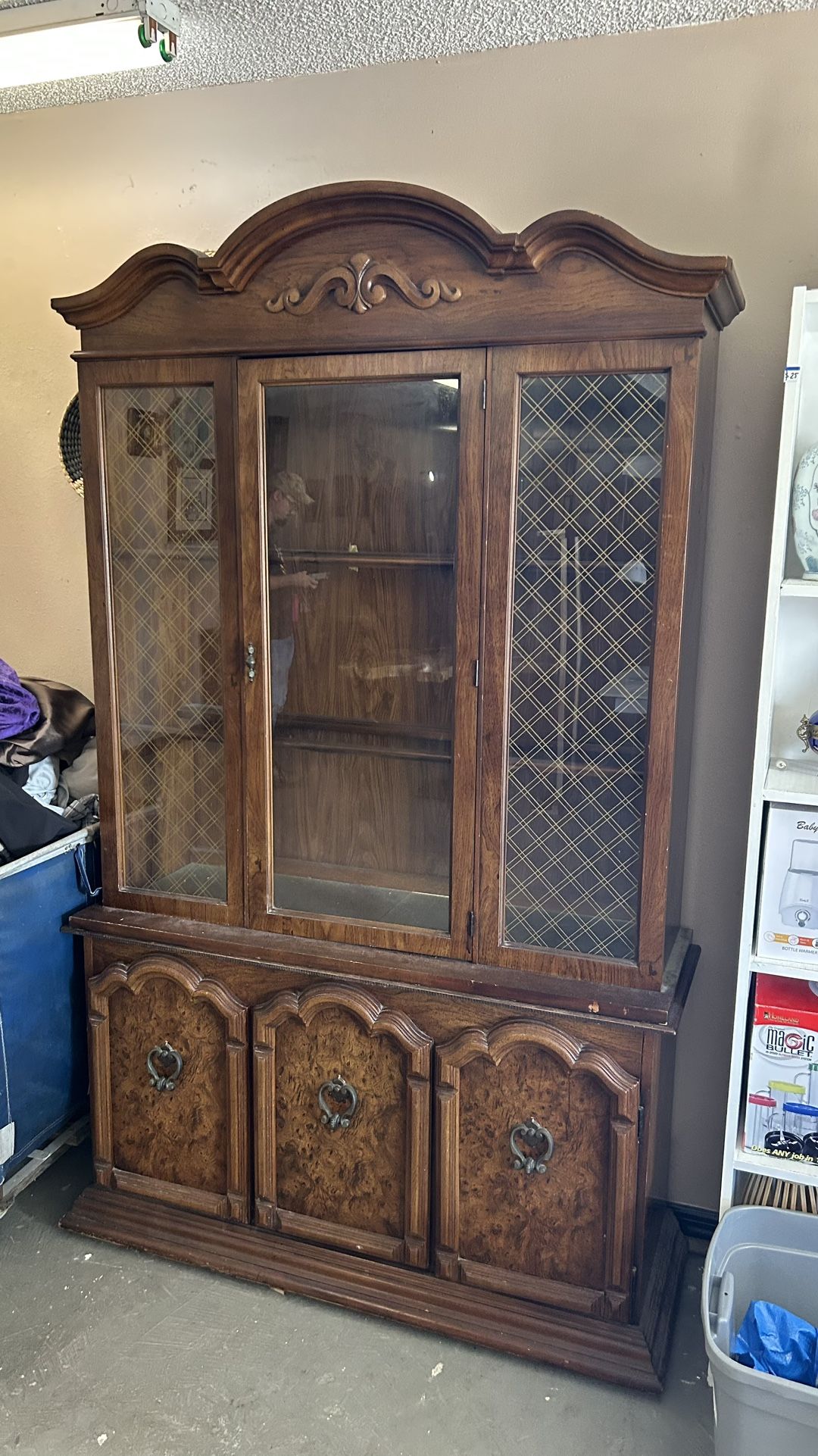π Wood Display China Cabinet with Glass Doors