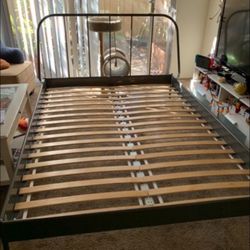 Queen SIZE Bedframe 