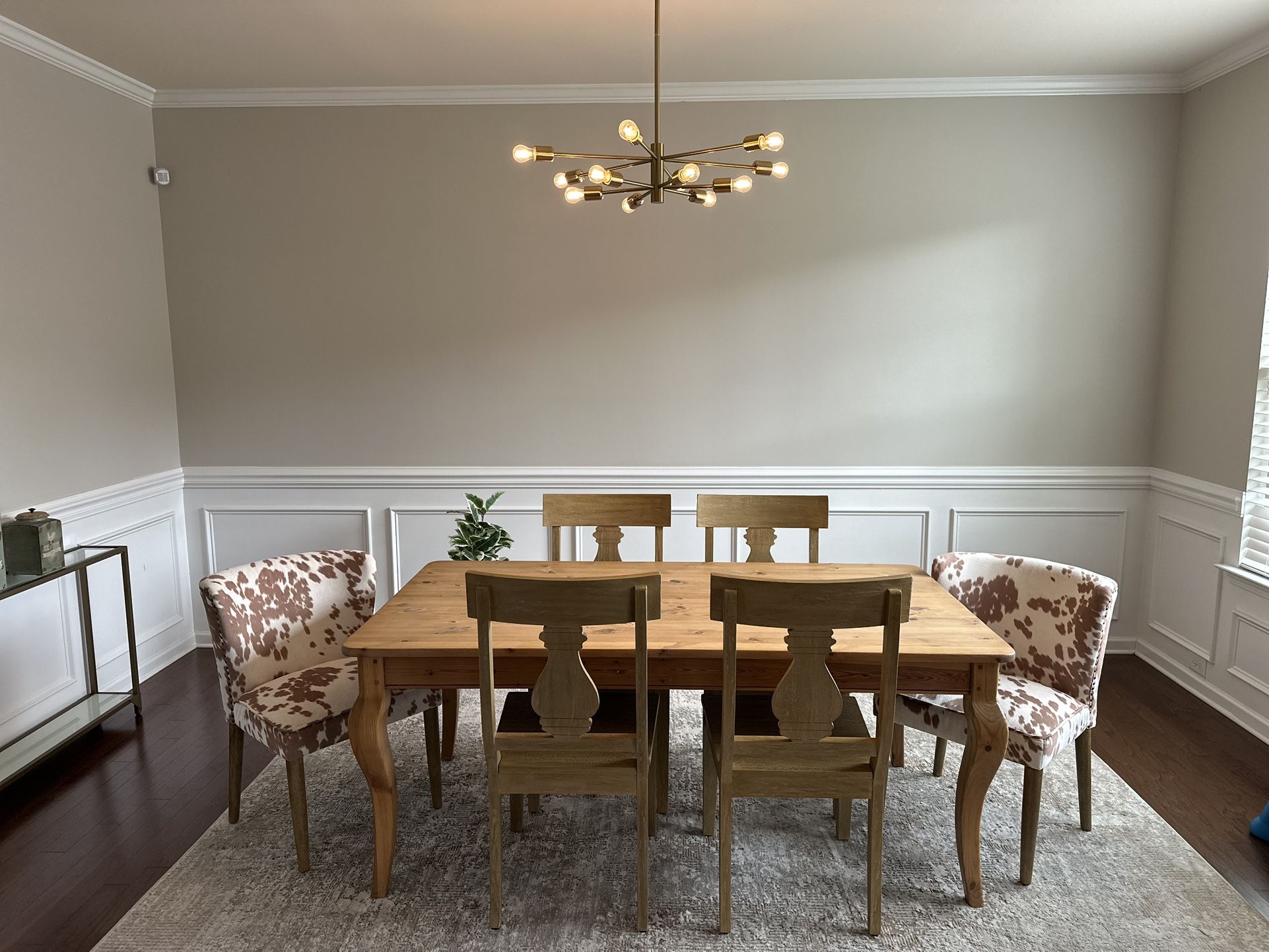Gorgeous Solid Dining Table With Chairs