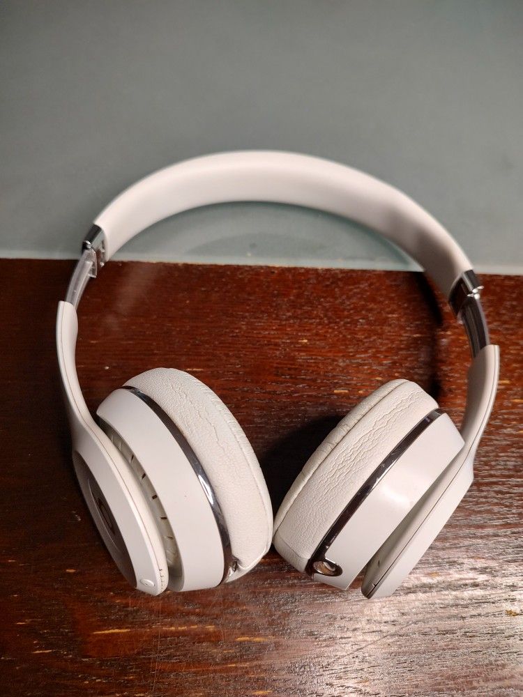 BEATS SOLO 3 WIRELESS HEADPHONES MODEL A1796 WHITE