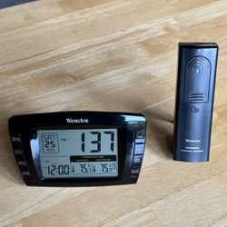 Alarm Clock with Indoor/Outdoor Temperature Display 