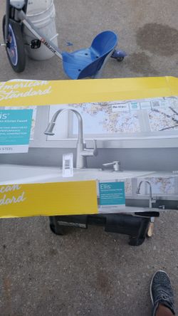 American standard  Ellis pull-down kitchen faucet  new
