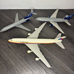 United Airlines Boeing 747 WorldWide Cargo 727-200 Aircraft Model Desk Display