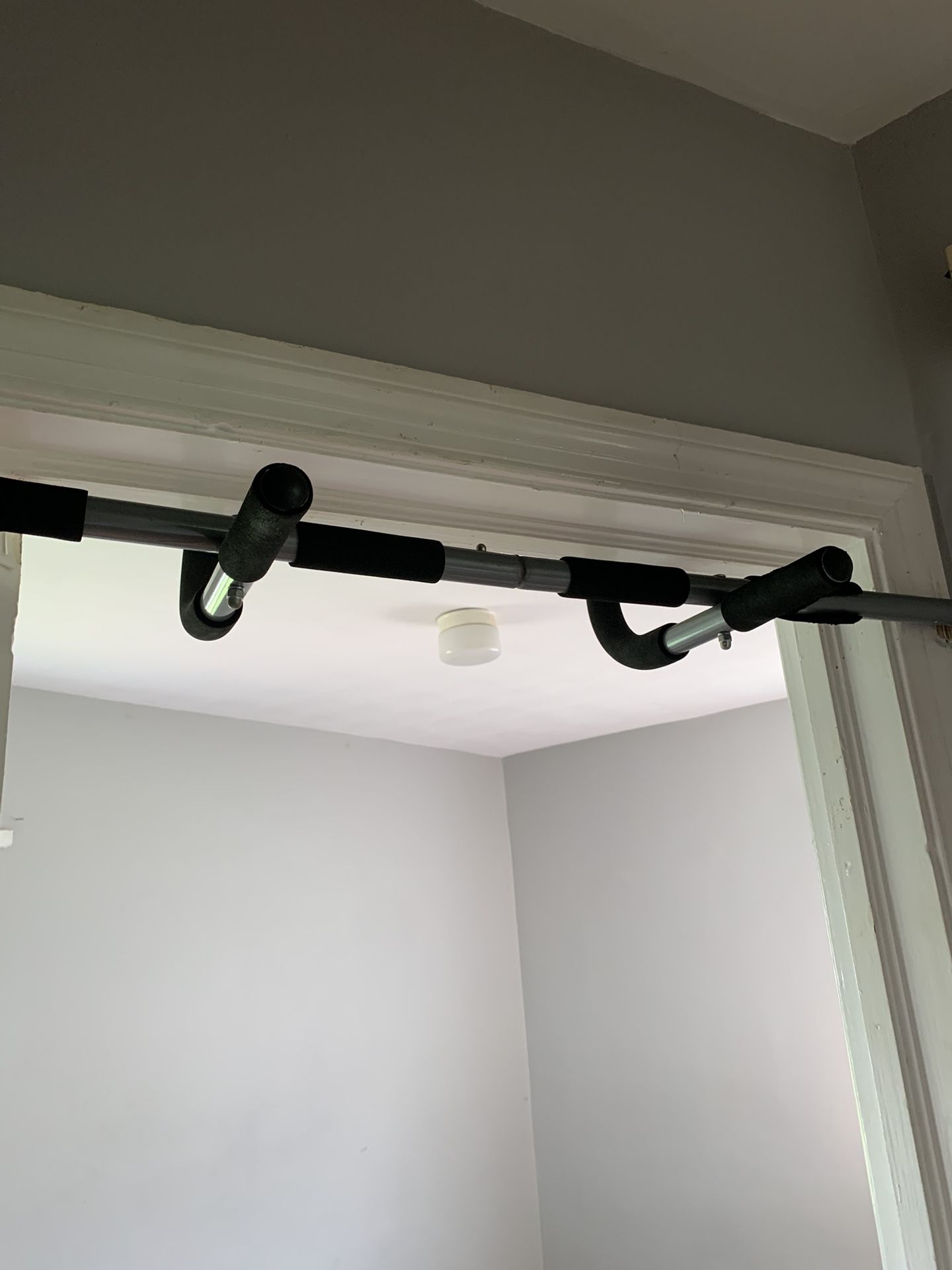 Exercise door pull-up bar for doorway dumbbells 5 10 15 lbs weights for workout