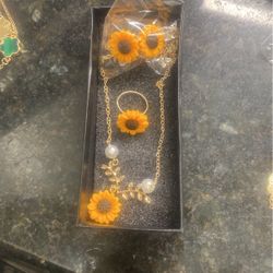 Nice Set Of Sunflower Necklace, Ring and Earring 