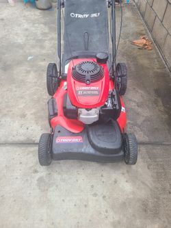 Troy BILT MAQUINA DE COTAR SÁCATE DE Gasolina  Con Motor Honda