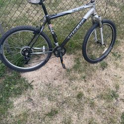 TREK ALPHA 4900 MOUNTAIN BIKE 