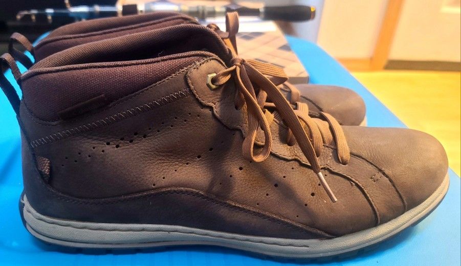 COLUMBIA Three Passes Brown Leather Chukka Boots Men's 11.5. like new