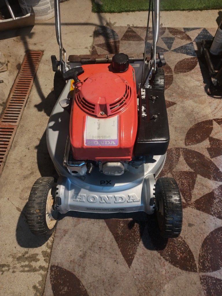 COMMERCIAL PUSH HONDA MOWER