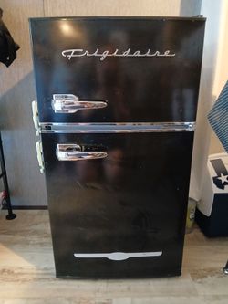 Frigidaire mini fridge