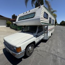 1987 Toyota Dolphin RV