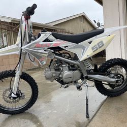 Brand New! 125cc Dirtbike