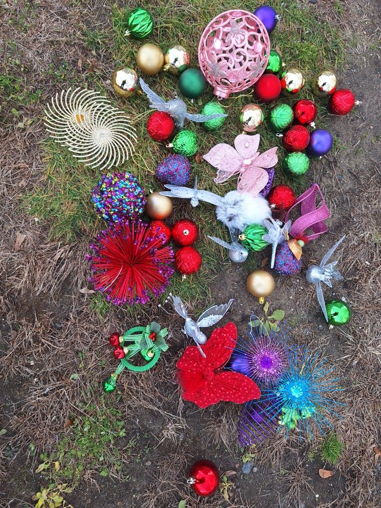 BEAUTIFUL CHRISTMAS ORNAMENTS. 