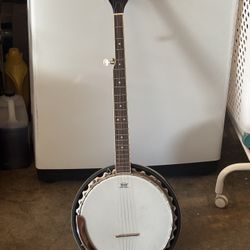 Rogue Banjo Excellent Condition! 