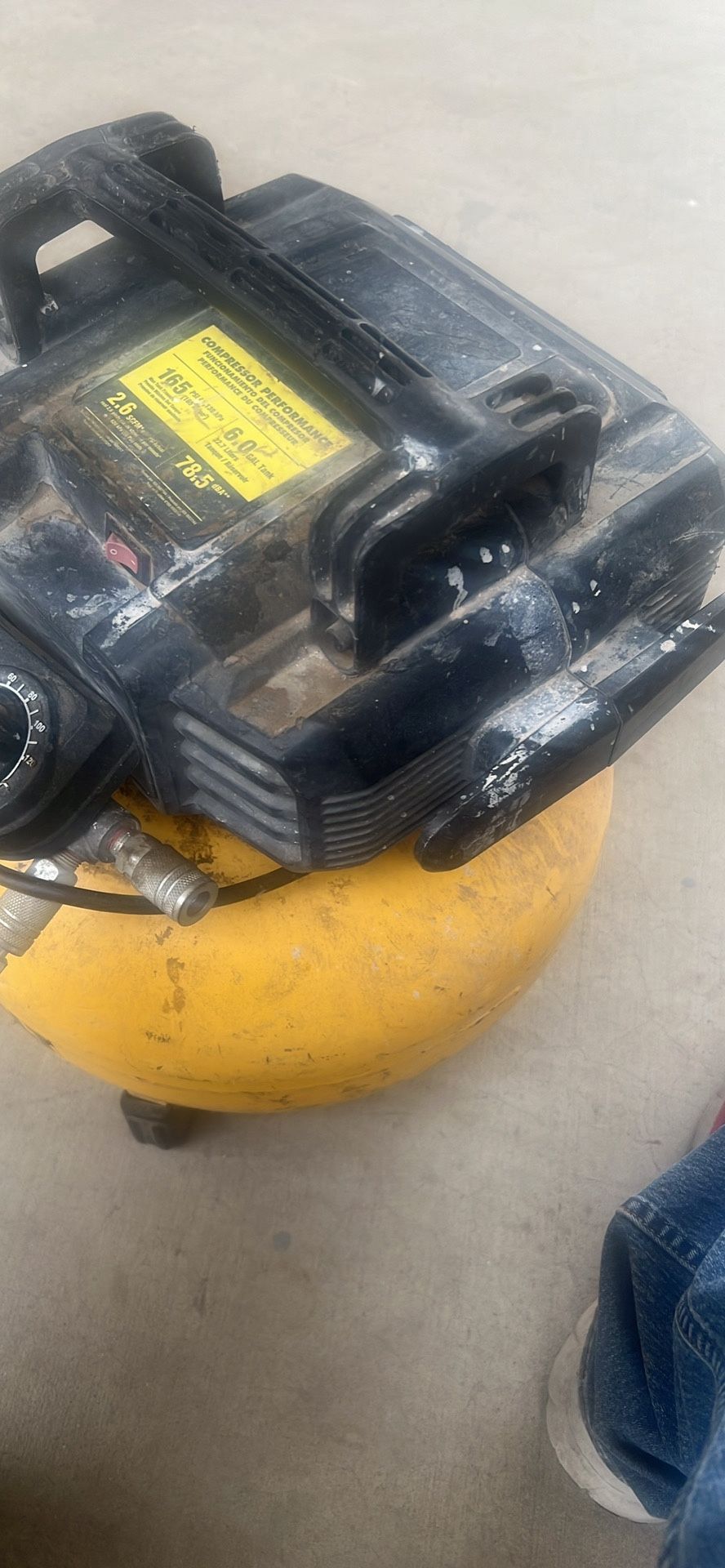 Dewalts Air Compressor 6 Gallons