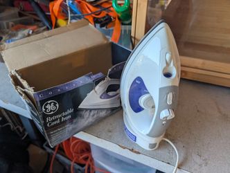 Iron With Retracting Cord