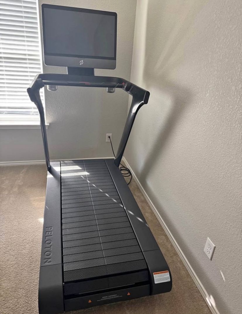 Peloton-No Recall-treadmill+
